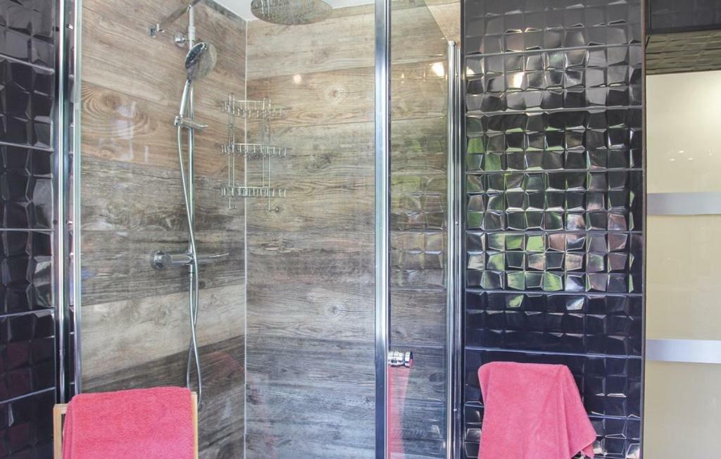 Maison 4 Etoiles Et Studio 3 Etoiles Independants Avec Piscine 索格岛 外观 照片